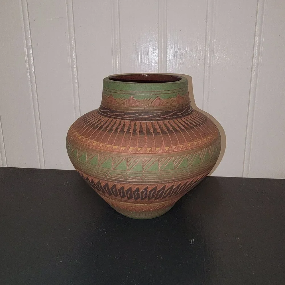 Vintage Native American Multicolor Round Shape Clay Pottery Flower‎ Vase